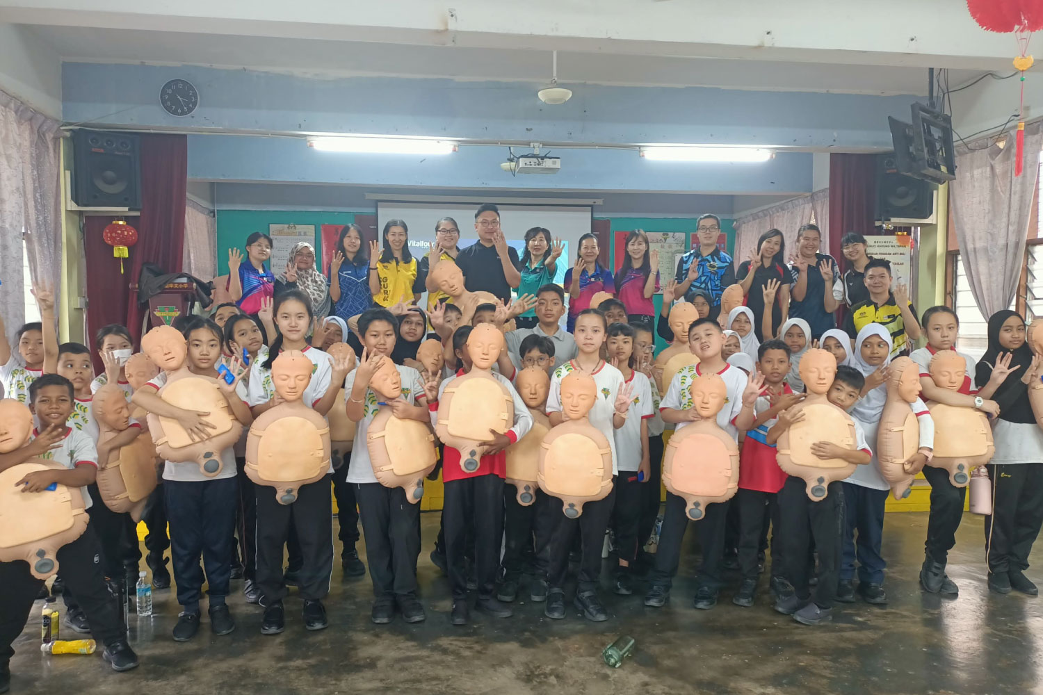 AED installed at primary school SJKC Kheung Wa